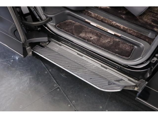 アルファードハイブリッド エグゼクティブラウンジ　純正１９インチアルミ　ムーンルーフ　電動サイドステップ　マッサージ機能　ベンチレーター　シートヒーター　パドルシフト　ＬＥＤヘッドライト　リアエンタメ　ＪＢＬ　純正ＳＤナビ　全周囲カメラ　ＥＴＣ（4枚目）