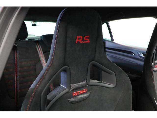 メガーヌ Ｒ．Ｓ．ウルティム　６ＭＴ　１オーナー　最終モデル　世界限定１９７６台　専用１９インチアルミ　ＬＳＤ　純正レカロシート　ＢＯＳＥサウンド　（新車保証継承令和９年５月）（4枚目）