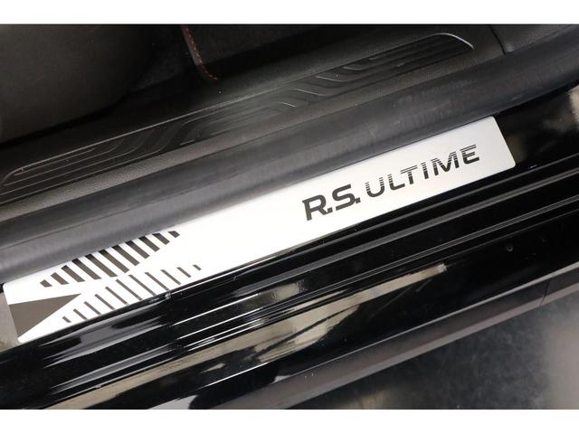 メガーヌ Ｒ．Ｓ．ウルティム　６ＭＴ　１オーナー　最終モデル　世界限定１９７６台　専用１９インチアルミ　ＬＳＤ　純正レカロシート　ＢＯＳＥサウンド　（新車保証継承令和９年５月）（8枚目）
