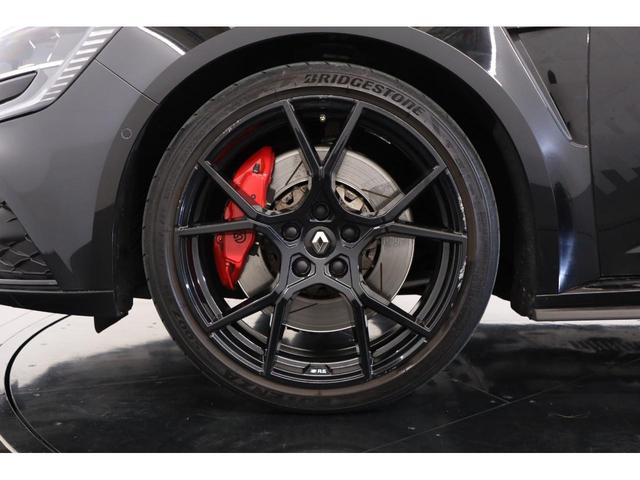 メガーヌ Ｒ．Ｓ．ウルティム　６ＭＴ　１オーナー　最終モデル　世界限定１９７６台　専用１９インチアルミ　ＬＳＤ　純正レカロシート　ＢＯＳＥサウンド　（新車保証継承令和９年５月）（9枚目）