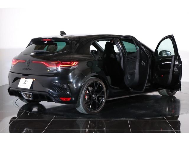 メガーヌ Ｒ．Ｓ．ウルティム　６ＭＴ　１オーナー　最終モデル　世界限定１９７６台　専用１９インチアルミ　ＬＳＤ　純正レカロシート　ＢＯＳＥサウンド　（新車保証継承令和９年５月）（22枚目）