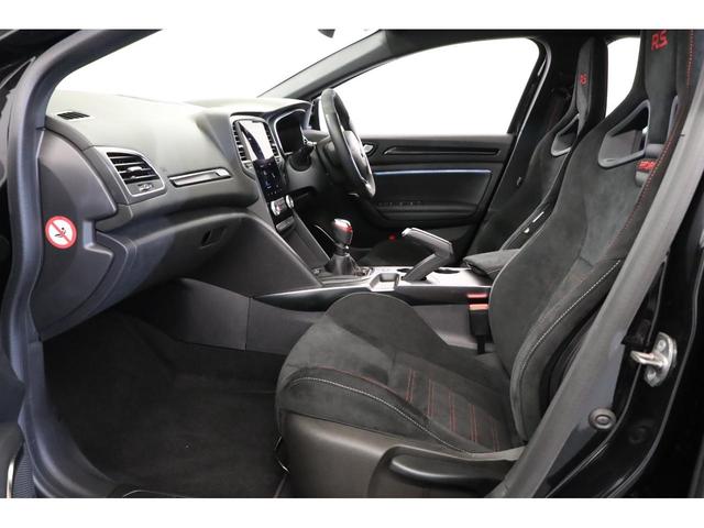 メガーヌ Ｒ．Ｓ．ウルティム　６ＭＴ　１オーナー　最終モデル　世界限定１９７６台　専用１９インチアルミ　ＬＳＤ　純正レカロシート　ＢＯＳＥサウンド　（新車保証継承令和９年５月）（29枚目）