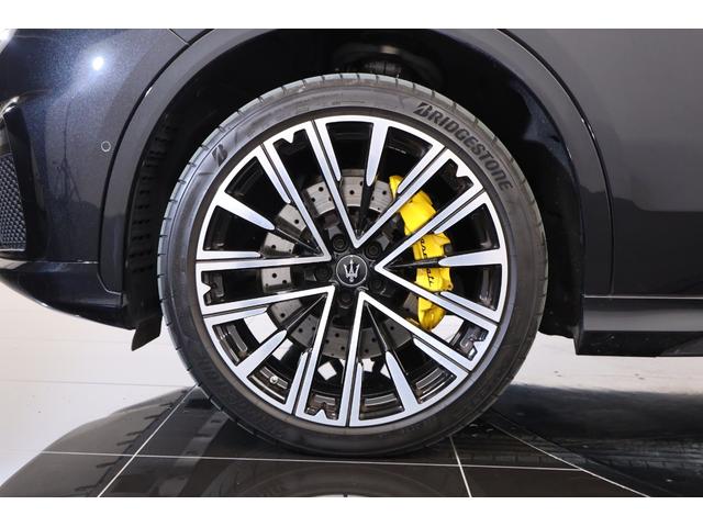 グレカーレ トロフェオ　１オーナー　左Ｈ　純正２１インチアルミ　イエローキャリパー　ＬＥＤヘッドライト　パノラマルーフ　ベンチレーター　前後シートヒーター　パドルシフト　ソナスファベール　純正ＳＤナビ　全周囲カメラ　地デジ（5枚目）