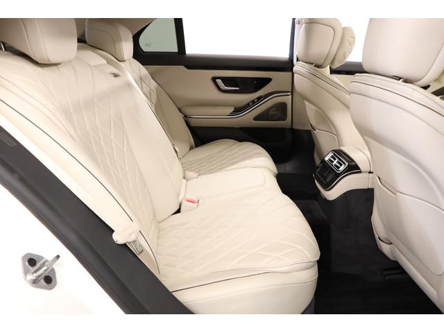 Ｓクラス Ｓ４００ｄ　４マチック　ＡＭＧライン　レザーエクスクルーシブＰＫＧ　ベーシックＰＫＧ　２０インチアルミ　パノラマルーフ　３Ｄコックピットディスプレイ　ダイヤモンドステッチ　マッサージ機能　ベンチレーター　ブルメスター（8枚目）