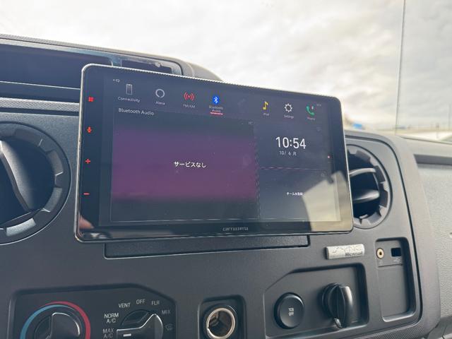 Ｅ－１５０ 　ＸＬＴ　ＰＲＥＭＩＵＭ　レザーシート　デジタルインナーミラー　フルフラットシート　バックカメラ　ＥＴＣ　ウォークスルー　純正１６インチアルミ（5枚目）