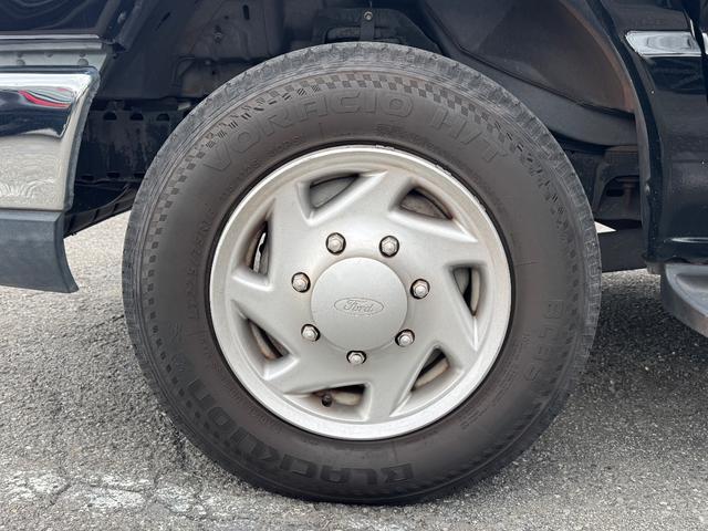 Ｅ－１５０ 　ＸＬＴ　ＰＲＥＭＩＵＭ　レザーシート　デジタルインナーミラー　フルフラットシート　バックカメラ　ＥＴＣ　ウォークスルー　純正１６インチアルミ（6枚目）