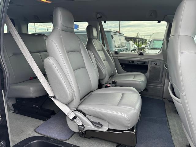 Ｅ－１５０ 　ＸＬＴ　ＰＲＥＭＩＵＭ　レザーシート　デジタルインナーミラー　フルフラットシート　バックカメラ　ＥＴＣ　ウォークスルー　純正１６インチアルミ（9枚目）
