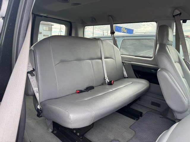Ｅ－１５０ 　ＸＬＴ　ＰＲＥＭＩＵＭ　レザーシート　デジタルインナーミラー　フルフラットシート　バックカメラ　ＥＴＣ　ウォークスルー　純正１６インチアルミ（10枚目）