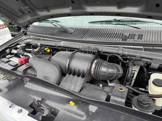 Ｅ－１５０ 　ＸＬＴ　ＰＲＥＭＩＵＭ　レザーシート　デジタルインナーミラー　フルフラットシート　バックカメラ　ＥＴＣ　ウォークスルー　純正１６インチアルミ（20枚目）