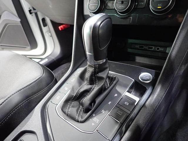 TSI Rライン 認定中古車 ワンオーナー LEDヘッドライト デジタルメーター スマートキー アラウンドビューモニター自動追従機能ACC 純正SDナビ(14枚目)