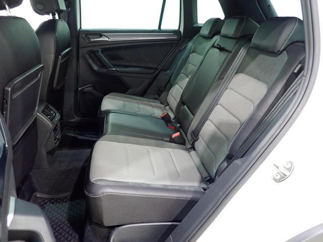 TSI Rライン 認定中古車 ワンオーナー LEDヘッドライト デジタルメーター スマートキー アラウンドビューモニター自動追従機能ACC 純正SDナビ(16枚目)