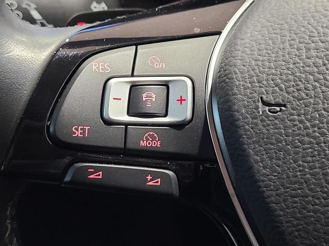 TSIハイライン 認定中古車 ACC ETC 障害物センサー キーレス スマートキー LEDヘッドライト オートライト 純正ナビ Bluetooth バックカメラ 駐車支援機能 死角検知機能 レーンアシスト(7枚目)