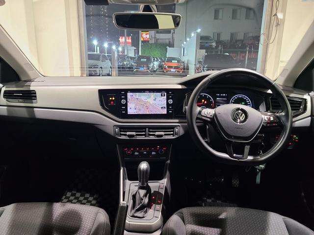 ポロ TSIコンフォートライン 認定中古車 純正ナビゲーション バックカメラ フルセグTV アップコネクト パークアシスト 障害物センサー ブラインドスポットディクション CD/DVDプレイヤー 純正アルミホイール ETC ACC(2枚目)