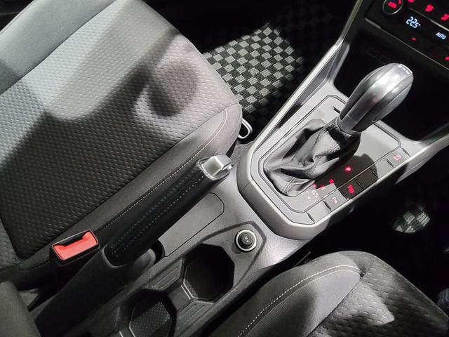 ポロ TSIコンフォートライン 認定中古車 純正ナビゲーション バックカメラ フルセグTV アップコネクト パークアシスト 障害物センサー ブラインドスポットディクション CD/DVDプレイヤー 純正アルミホイール ETC ACC(15枚目)