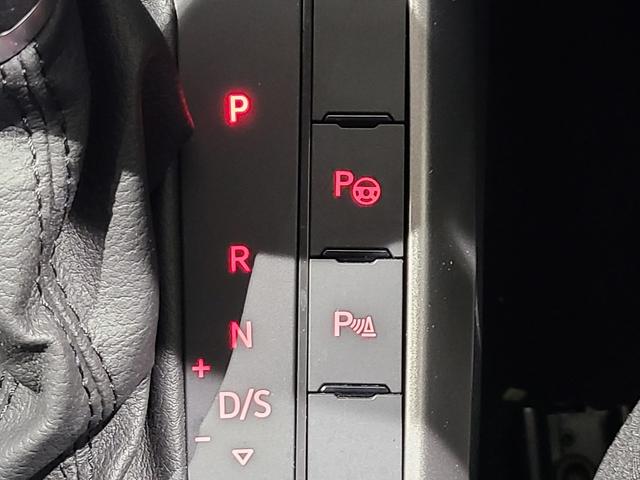 ポロ TSIコンフォートライン 認定中古車 純正ナビゲーション バックカメラ フルセグTV アップコネクト パークアシスト 障害物センサー ブラインドスポットディクション CD/DVDプレイヤー 純正アルミホイール ETC ACC(17枚目)