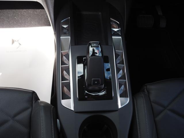 DS3クロスバック グランシック ワンオーナー 認定中古車保証 レザーシート ETC アクティブセーフティブレーキ アクティブクルーズコントロール アップルカープレイ アンドロイドオート Bluetooth バックカメラ レザーシート(12枚目)