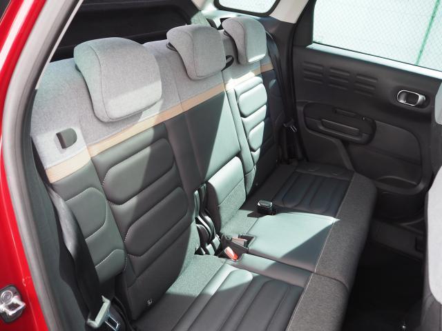 C3 エアクロス トリコロールエディション 特別仕様車 ガラスサンルーフ グリップコントロール インテリジェントハイビーム ディレクショナルヘッドライト アップルカープレイ アンドロイドオート Bluetooth バックカメラ 新車保証継承(16枚目)