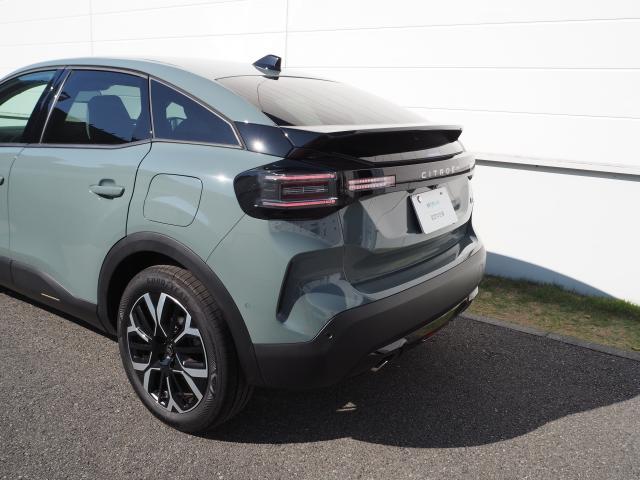 Ｃ４ マックス　ハイブリッド　新車保証継承　純正ナビ　ＥＴＣ　３６０°カメラ　レーンキープアシスト　フロントシートヒーター　ヘッドアップディスプレイ　アップルカープレイ　アンドロイドオート　運転席パワーシート（9枚目）