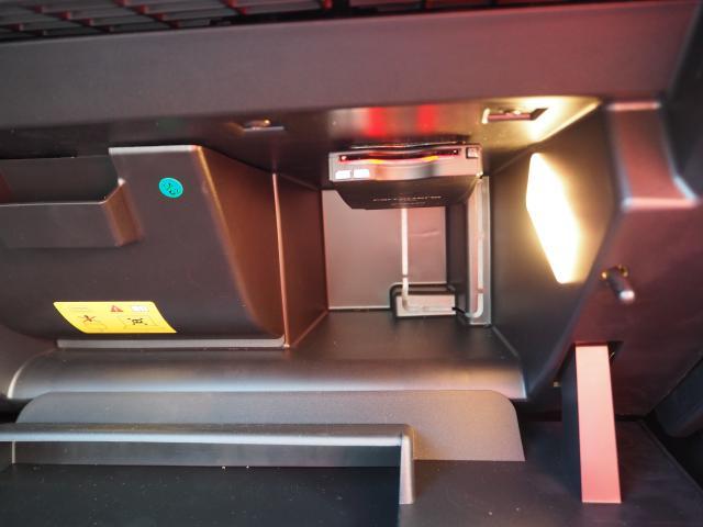 Ｃ４ マックス　ハイブリッド　新車保証継承　純正ナビ　ＥＴＣ　３６０°カメラ　レーンキープアシスト　フロントシートヒーター　ヘッドアップディスプレイ　アップルカープレイ　アンドロイドオート　運転席パワーシート（10枚目）