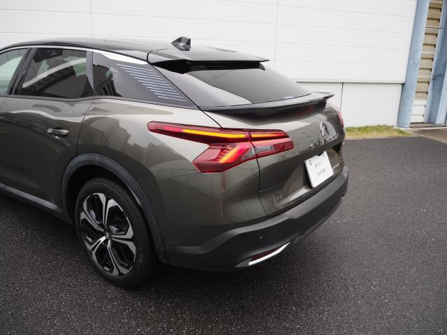 Ｃ５ Ｘ シャインパック　ワンオーナー車　サンルーフ　純正ナビ　ＥＴＣ　ドライブレコーダー　３６０°カメラ　フロントシートヒーター　レーンキープアシスト　ヘッドアップディスプレイ　インテリジェントハイビーム　ベンチレーション（9枚目）