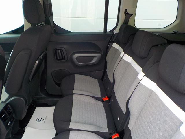 ベルランゴ マックス　ブルーＨＤｉ　当社展示車両　登録済み未使用車　ガラスルーフ　アクティブセーフティブレーキ　アクティブクルーズコントロール　ブラインドスポットモニター　レーンキープアシスト　バックカメラ　アップルカープレイ　禁煙車（18枚目）