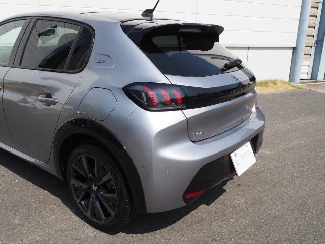 208 GT プレミアムエディション 特別仕様車 ガラスルーフ 運転席パワーシート ナビ ETC アクティブセーフティブレーキ アクティブクルーズコントロール ブラインドスポットモニター レーンキープアシスト ハンズフリーアクセス(9枚目)