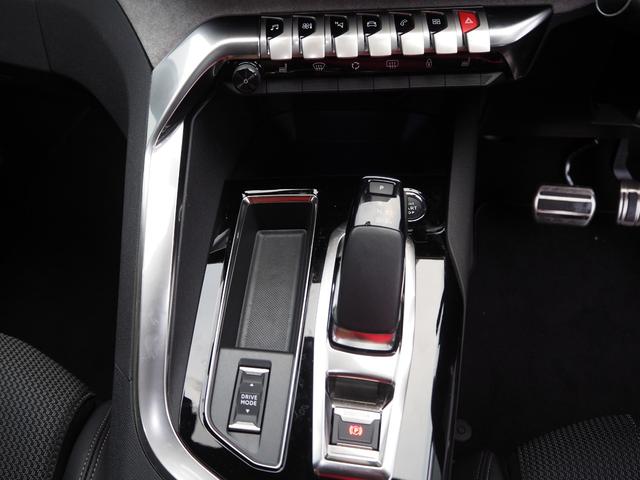 3008 GTハイブリッド4 試乗車UP ガラスサンルーフ ETC ドライブレコーダー フロントシートヒーター インテリジェントハイビーム フロントカメラ バックカメラ アダプティブライト アクティブセーフティブレーキ 認定中古車(11枚目)