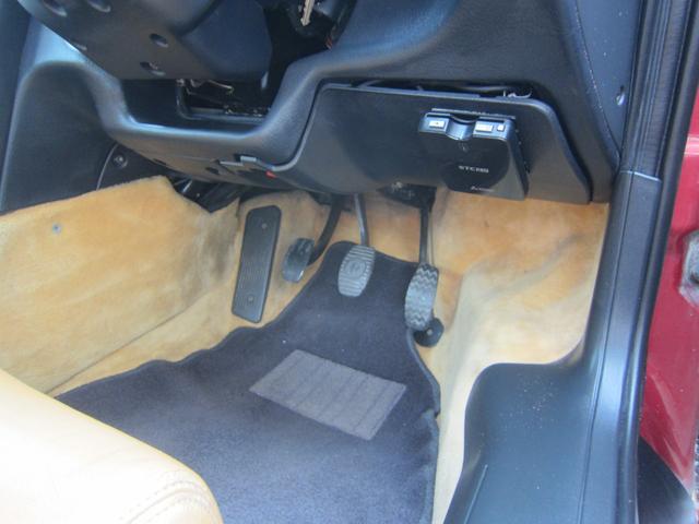 アルファＧＴＶ ３．０　Ｖ６　２４Ｖ　３．０　Ｖ６　２４Ｖ（４名）　正規輸入車　右ハンドル　６速マニュアル　フル装備　ＡＢＳ　Ｗエアバック　純正１６ＡＷ　タンレザンーシ－ト　社外ステンリアサイレンサー　ＫＯＮＩショック　クラッチＯ／Ｈ済み（15枚目）