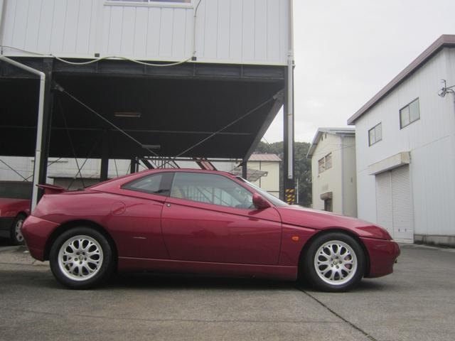 アルファＧＴＶ ３．０　Ｖ６　２４Ｖ　３．０　Ｖ６　２４Ｖ（４名）　正規輸入車　右ハンドル　６速マニュアル　フル装備　ＡＢＳ　Ｗエアバック　純正１６ＡＷ　タンレザンーシ－ト　社外ステンリアサイレンサー　ＫＯＮＩショック　クラッチＯ／Ｈ済み（36枚目）