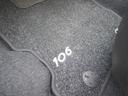 専用フロアマットには「106」のロゴ!