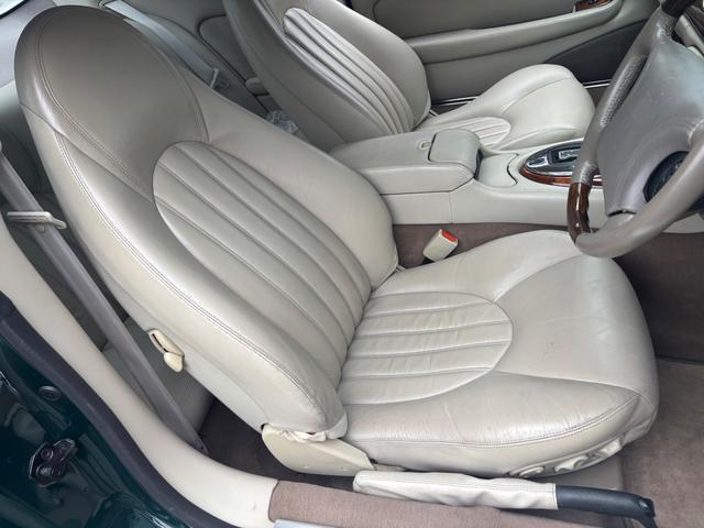 ＸＫ ＸＫＲ　顧客買取車　センター３連メーター化　天井張替済　Ｆアッパーマウントブッシュ　スパークプラグ　前後スタビライザーブッシュ　サーモスタット　バッテリー　ワイパーブレード　ミシュランプライマシー４（36枚目）