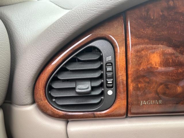 ＸＫ ＸＫＲ　顧客買取車　センター３連メーター化　天井張替済　Ｆアッパーマウントブッシュ　スパークプラグ　前後スタビライザーブッシュ　サーモスタット　バッテリー　ワイパーブレード　ミシュランプライマシー４（40枚目）