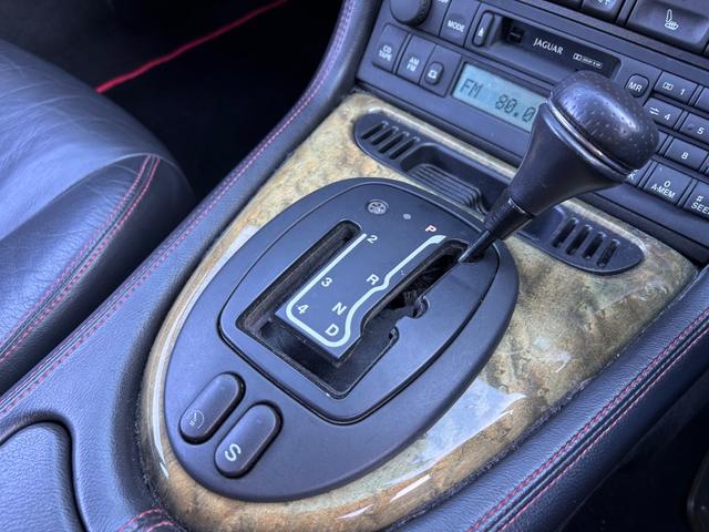 XK XKRシルバーストーン 3連メーター化 限定車 純正BBS20インチ 顧客買取車 バッテリー スタビブッシュ前後 サーモスタット LLC ワイパーブレード スパークプラグ ヘッドカバーパッキン一式 Sキー 取説 コンチタイヤ(52枚目)