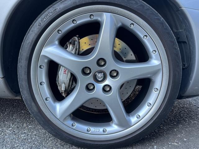 XK XKRシルバーストーン 3連メーター化 限定車 純正BBS20インチ 顧客買取車 バッテリー スタビブッシュ前後 サーモスタット LLC ワイパーブレード スパークプラグ ヘッドカバーパッキン一式 Sキー 取説 コンチタイヤ(67枚目)