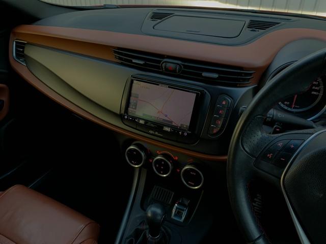 ジュリエッタ スポルティーバ　弊社下取　ワンオーナー　カロッツェリアナビ　テレビ　ＥＴＣ　バックカメラ　ブラウンレザーシート　パワーシート　シートメモリー　シートヒーター　パドルシフト　純正１８インチアルミホイール　オートライト（12枚目）