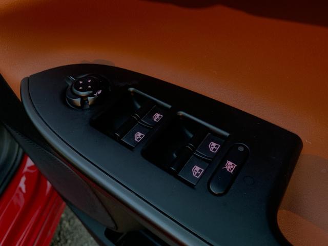 ジュリエッタ スポルティーバ　弊社下取　ワンオーナー　カロッツェリアナビ　テレビ　ＥＴＣ　バックカメラ　ブラウンレザーシート　パワーシート　シートメモリー　シートヒーター　パドルシフト　純正１８インチアルミホイール　オートライト（41枚目）