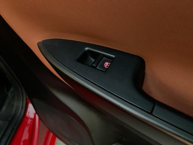 ジュリエッタ スポルティーバ　弊社下取　ワンオーナー　カロッツェリアナビ　テレビ　ＥＴＣ　バックカメラ　ブラウンレザーシート　パワーシート　シートメモリー　シートヒーター　パドルシフト　純正１８インチアルミホイール　オートライト（71枚目）