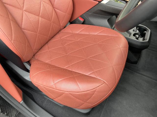 ｉＸ ｘＤｒｉｖｅ　５０　サンルーフ　Ｂｏｗｅｒｓ＆Ｗｉｌｋｉｎｓスピーカー　赤革シート　シートヒーター　シートクーラー　純正ナビゲーション　３６０度カメラ　レンタカーアップ（4枚目）