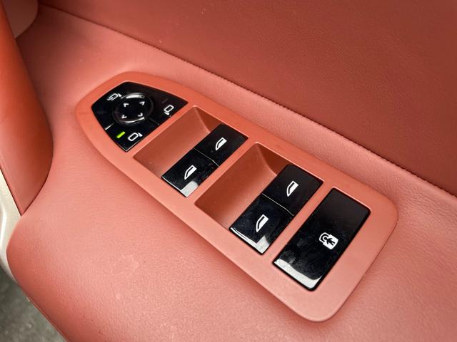 ｉＸ ｘＤｒｉｖｅ　５０　サンルーフ　Ｂｏｗｅｒｓ＆Ｗｉｌｋｉｎｓスピーカー　赤革シート　シートヒーター　シートクーラー　純正ナビゲーション　３６０度カメラ　レンタカーアップ（8枚目）