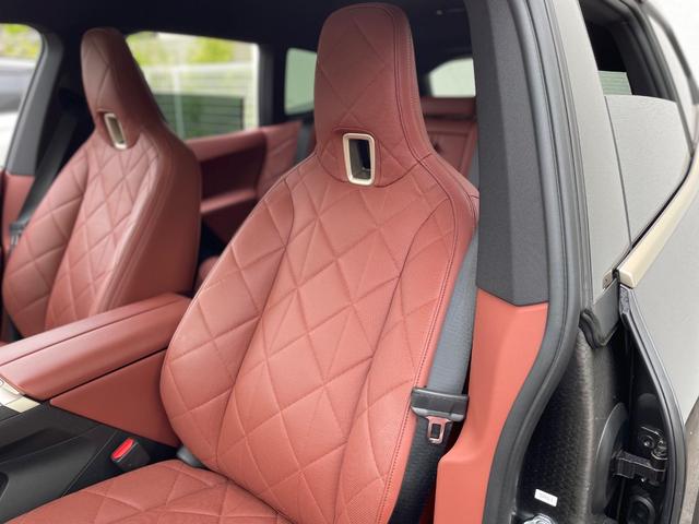 ｉＸ ｘＤｒｉｖｅ　５０　サンルーフ　Ｂｏｗｅｒｓ＆Ｗｉｌｋｉｎｓスピーカー　赤革シート　シートヒーター　シートクーラー　純正ナビゲーション　３６０度カメラ　レンタカーアップ（16枚目）