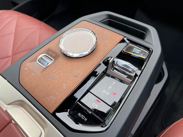ｉＸ ｘＤｒｉｖｅ　５０　サンルーフ　Ｂｏｗｅｒｓ＆Ｗｉｌｋｉｎｓスピーカー　赤革シート　シートヒーター　シートクーラー　純正ナビゲーション　３６０度カメラ　レンタカーアップ（33枚目）