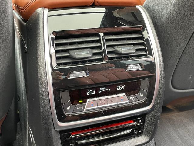 Ｘ７ ｘＤｒｉｖｅ　３５ｄ　Ｍスポーツ　ブラウンレザーシート　シートマッサージ　サンルーフ　３６０度カメラ　純正ナビゲーション　シートヒーター　エアサス（17枚目）
