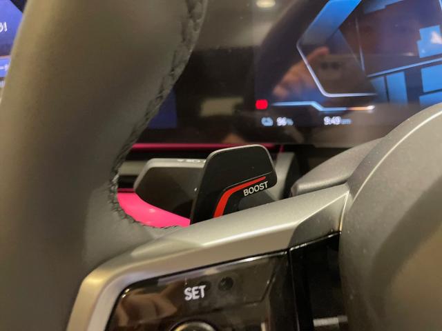 ｉ５ ｅＤｒｉｖｅ　４０ツーリング　Ｍスポーツ　セレクトパッケージ　Ｂ＆Ｗスピーカー　Ｂｌｕｅｔｏｏｔｈ　駐車支援システム　純正ナビゲーション　レンタカーアップ（25枚目）