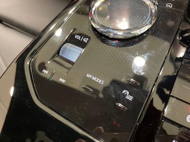 ｉ５ ｅＤｒｉｖｅ　４０ツーリング　Ｍスポーツ　セレクトパッケージ　Ｂ＆Ｗスピーカー　Ｂｌｕｅｔｏｏｔｈ　駐車支援システム　純正ナビゲーション　レンタカーアップ（35枚目）