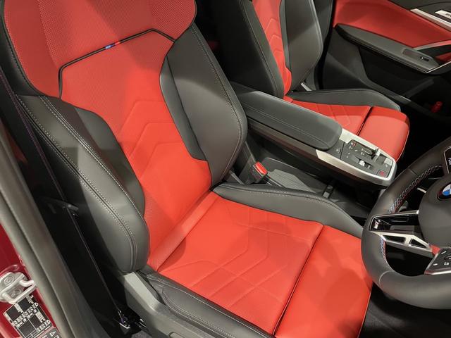 Ｘ２ Ｍ３５ｉ　ｘＤｒｉｖｅ　ハーマンカードンスピーカー　アクティブクルーズコントロール　障害物センサー　衝突被害軽減ブレーキ　３６０度カメラ　ＥＴＣ　電動シート　オートトランク（3枚目）