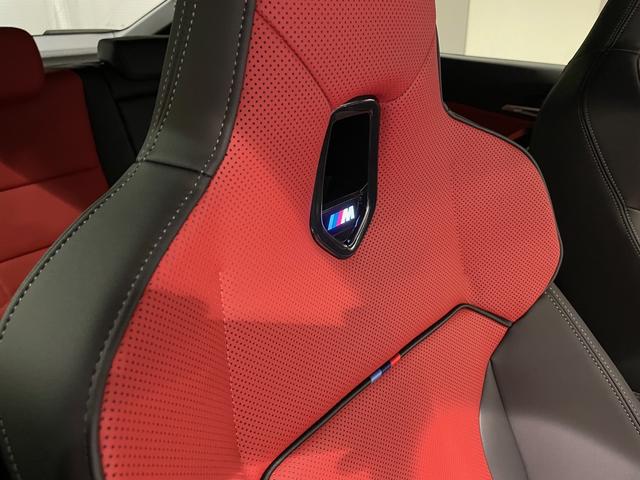 Ｘ２ Ｍ３５ｉ　ｘＤｒｉｖｅ　ハーマンカードンスピーカー　アクティブクルーズコントロール　障害物センサー　衝突被害軽減ブレーキ　３６０度カメラ　ＥＴＣ　電動シート　オートトランク（4枚目）