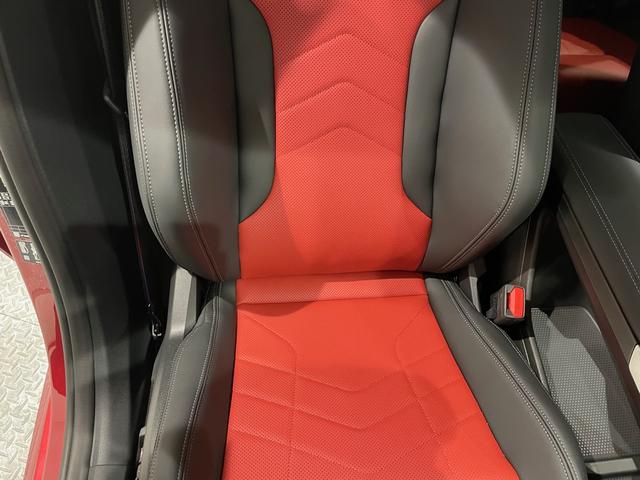 Ｘ２ Ｍ３５ｉ　ｘＤｒｉｖｅ　ハーマンカードンスピーカー　アクティブクルーズコントロール　障害物センサー　衝突被害軽減ブレーキ　３６０度カメラ　ＥＴＣ　電動シート　オートトランク（5枚目）