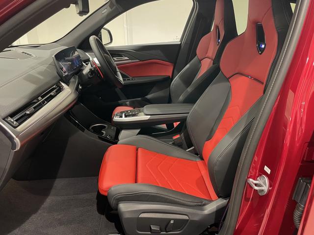 Ｘ２ Ｍ３５ｉ　ｘＤｒｉｖｅ　ハーマンカードンスピーカー　アクティブクルーズコントロール　障害物センサー　衝突被害軽減ブレーキ　３６０度カメラ　ＥＴＣ　電動シート　オートトランク（11枚目）