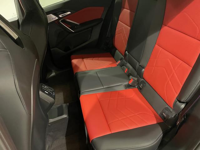 Ｘ２ Ｍ３５ｉ　ｘＤｒｉｖｅ　ハーマンカードンスピーカー　アクティブクルーズコントロール　障害物センサー　衝突被害軽減ブレーキ　３６０度カメラ　ＥＴＣ　電動シート　オートトランク（16枚目）