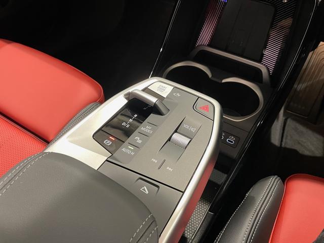 Ｘ２ Ｍ３５ｉ　ｘＤｒｉｖｅ　ハーマンカードンスピーカー　アクティブクルーズコントロール　障害物センサー　衝突被害軽減ブレーキ　３６０度カメラ　ＥＴＣ　電動シート　オートトランク（31枚目）
